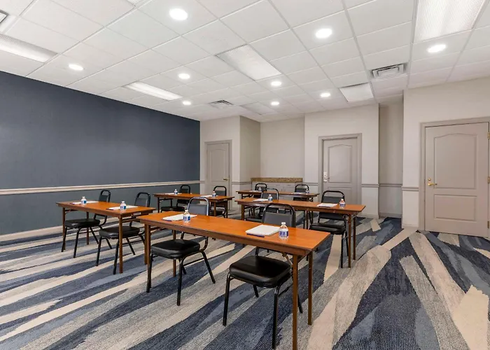 Comfort Inn & Suites Cuyahoga Falls - Akron